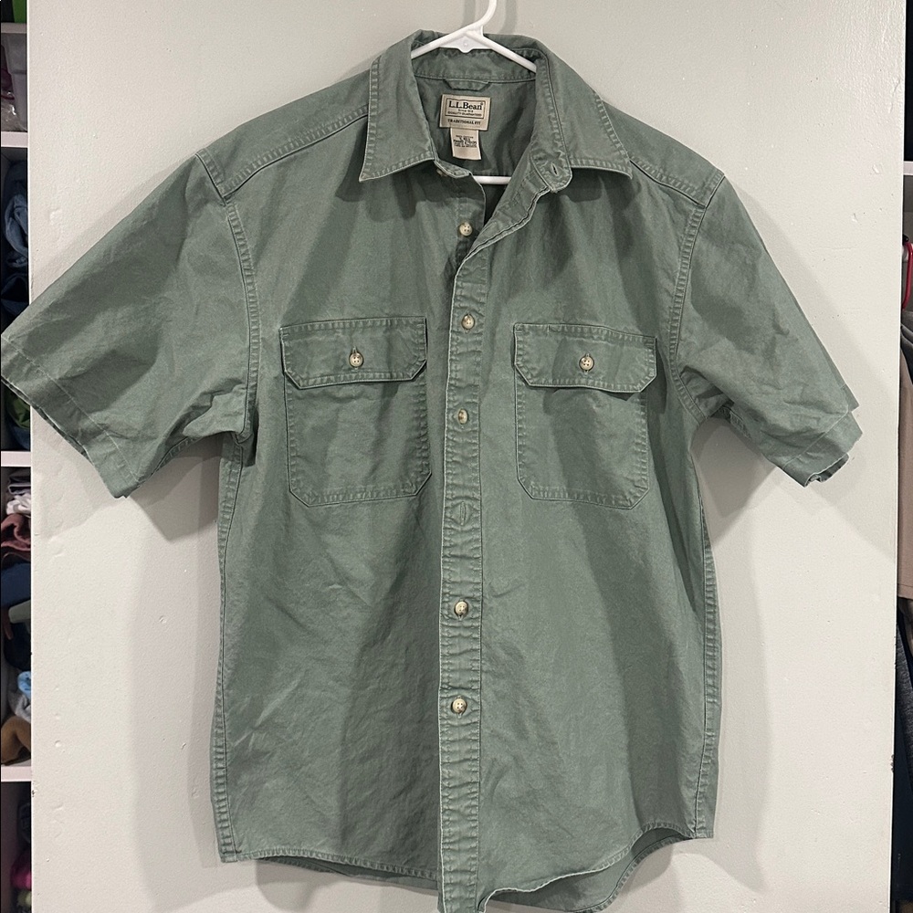L.L. Bean Sage Green Men’s Button Down Short Sleeve Size Medium